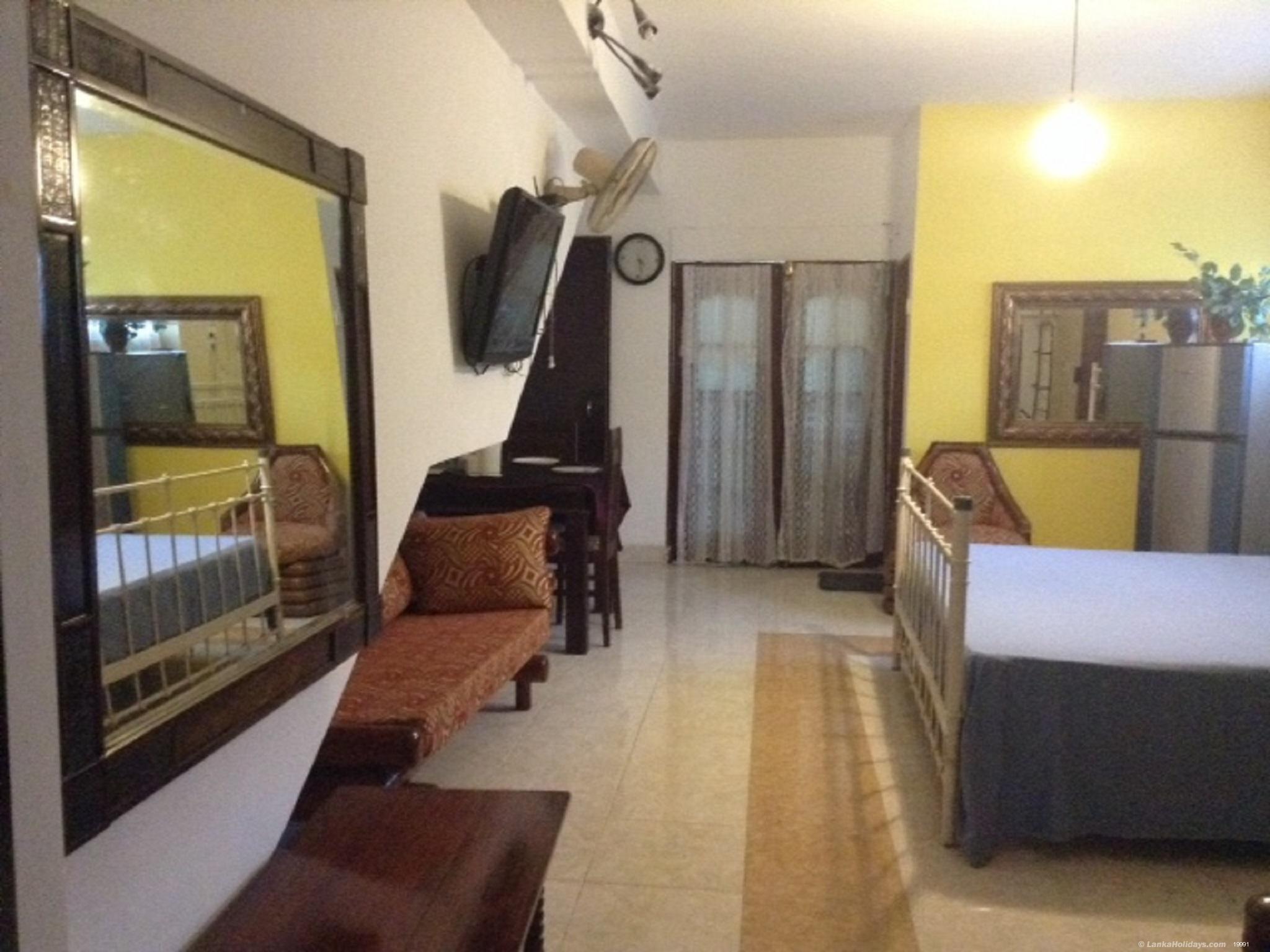 Spacious Studio Room  &kitchen facility
